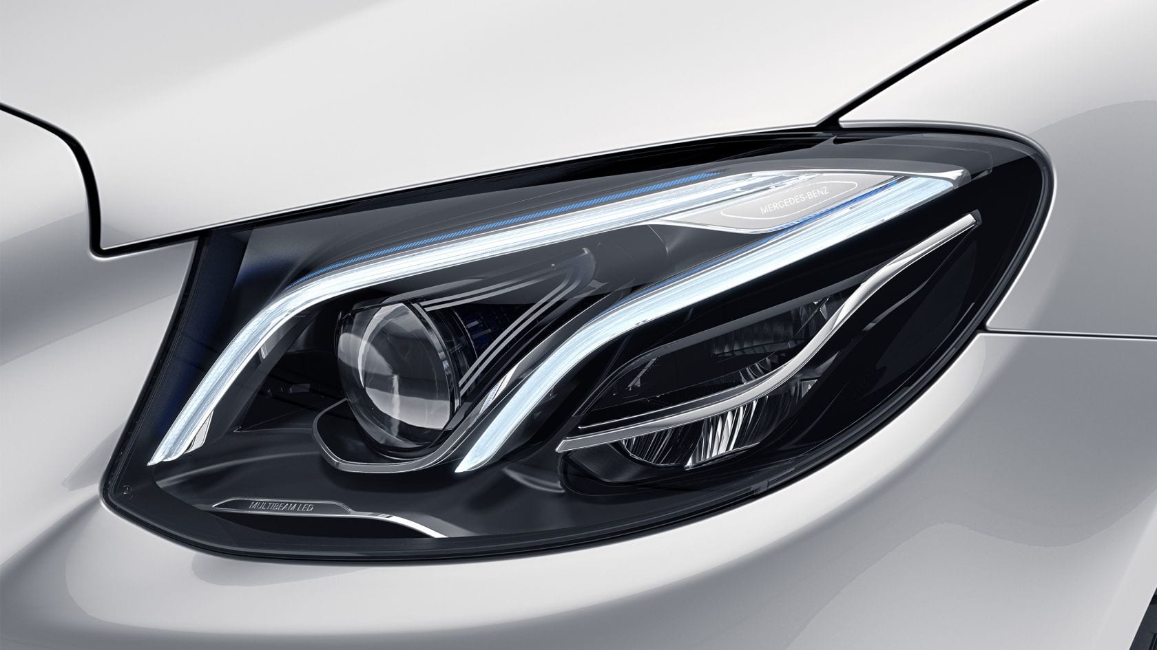 Mercedes-Benz E-Klasse Coupé - formschöne Scheinwerfer